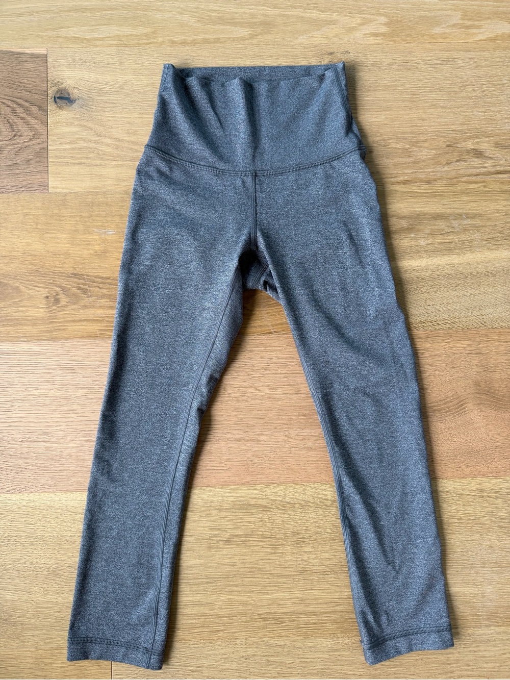 LuluLemon Wunder Under crop grey leggings Size 2